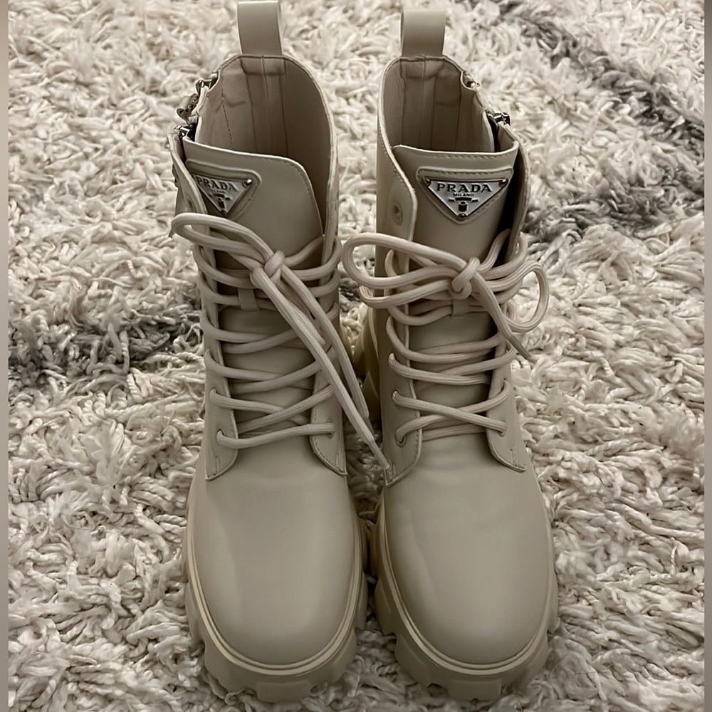 Beige boots